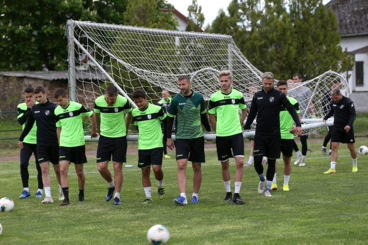 Jó hangulatban kezdődtek a közös edzések