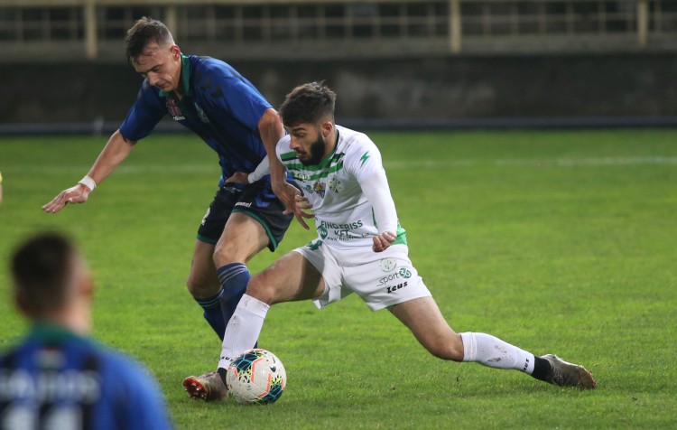 Csak szépítést ért a huszáros hajrá