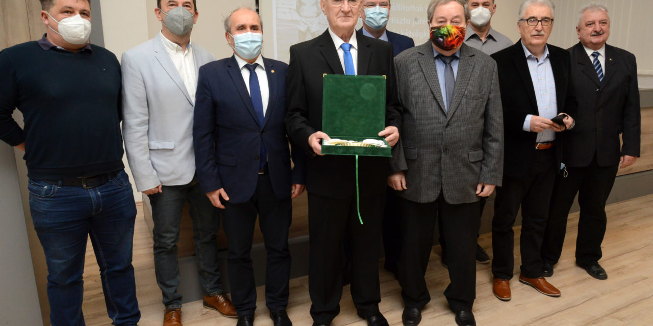 Emlékplakettet vehetett át Ágfalvi Mihály